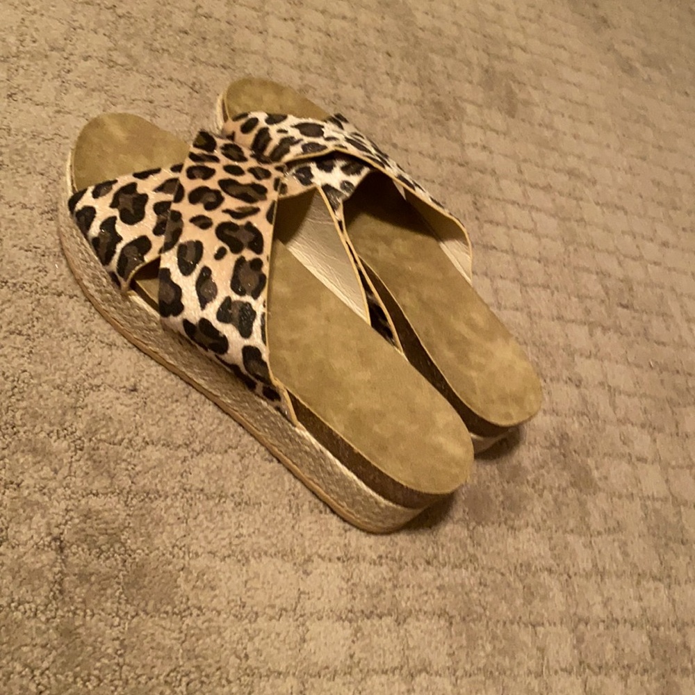 From Amazon. Size 13. Cheetah print